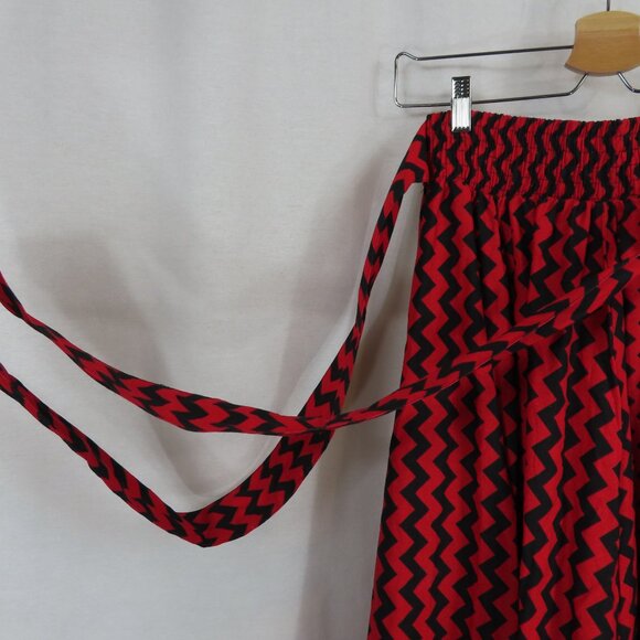 Gorgeous Red and Black Mexican Dancer Circle Flare Skirt - Picture 4 of 12